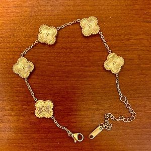 Gold Motif Clover Luxury Bracelet
